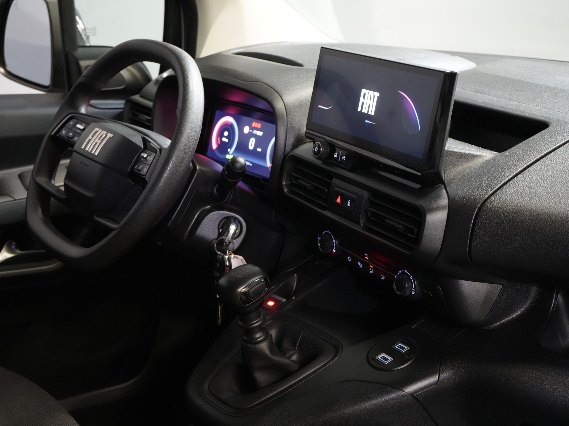 Fiat Doblò Bestelbus 1.2 110 pk L2 BENZINE 3pers./ Virtual Cockpit/ Carplay/ Navi/ Camera/ PDC/ Cruise/ Airco