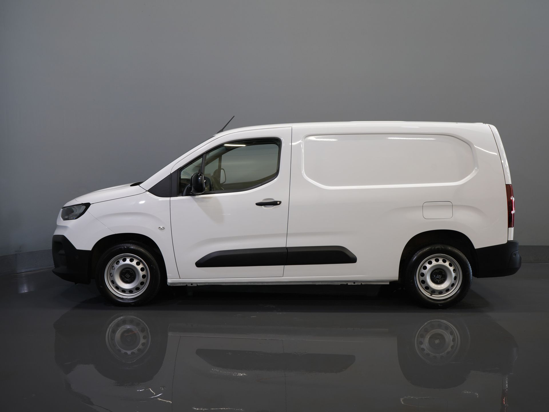 Fiat Doblò Bestelbus 1.2 110 pk L2 BENZINE 3pers./ Virtual Cockpit/ Carplay/ Navi/ Camera/ PDC/ Cruise/ Airco