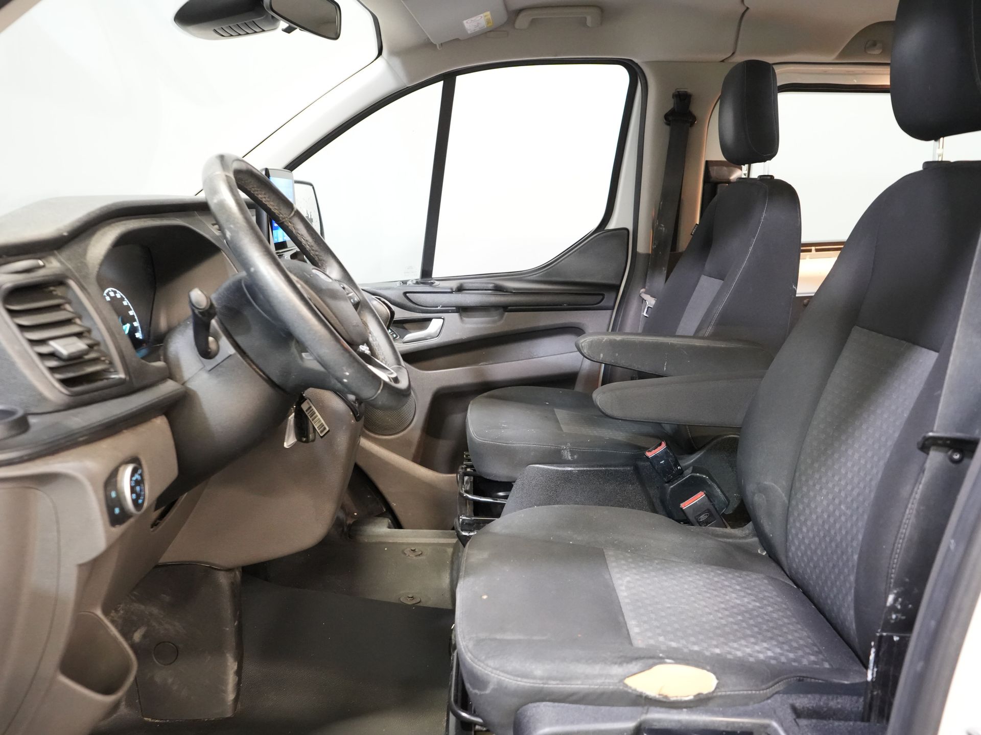 Ford Transit Custom Bestelbus 2.0 TDCI L2 Trend DC Dubbel Cabine BPM VRIJ! Stoelverw./ Carplay/ 2.7t Trekverm./ Navi/ PDC/ Cruise