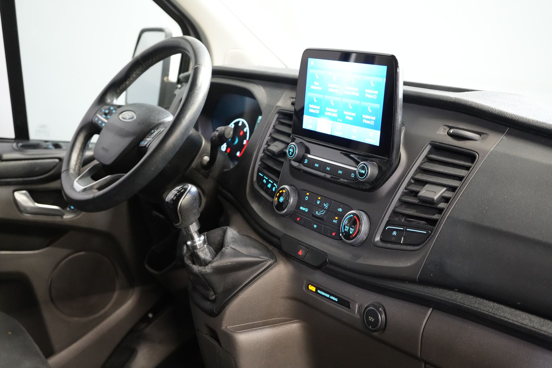 Ford Transit Custom Bestelbus 2.0 TDCI L2 Trend DC Dubbel Cabine BPM VRIJ! Stoelverw./ Carplay/ 2.7t Trekverm./ Navi/ PDC/ Cruise