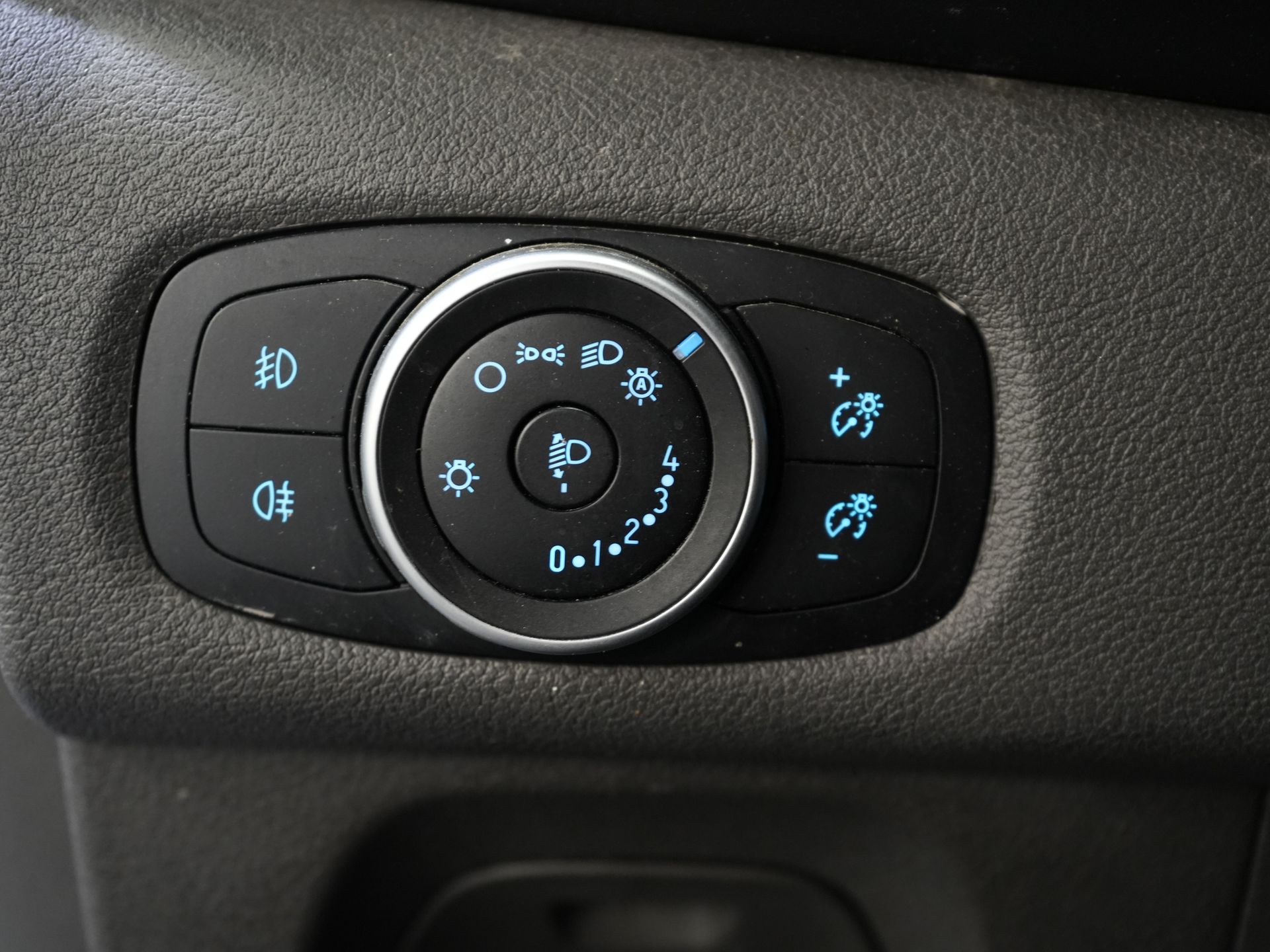 Ford Transit Custom Bestelbus 2.0 TDCI L2 Trend DC Dubbel Cabine BPM VRIJ! Stoelverw./ Carplay/ 2.7t Trekverm./ Navi/ PDC/ Cruise