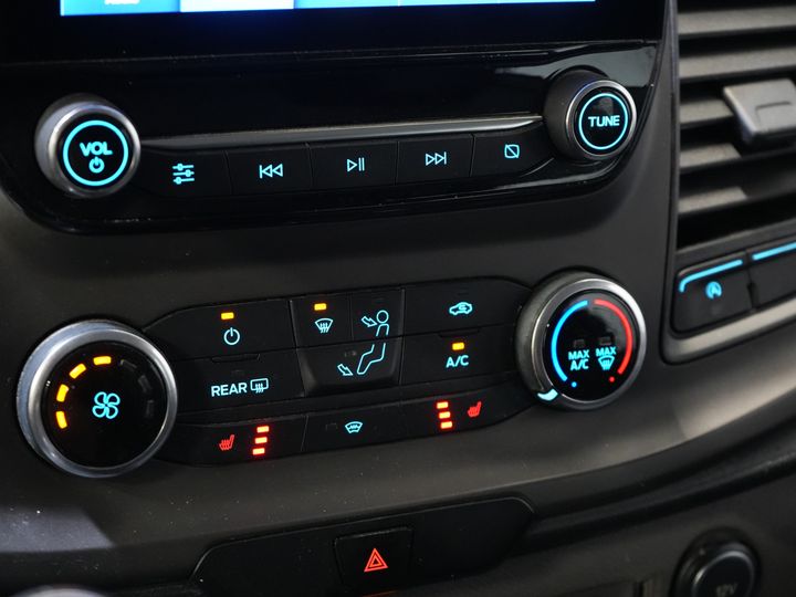 Ford Transit Custom Bestelbus 2.0 TDCI L2 Trend DC Dubbel Cabine BPM VRIJ! Stoelverw./ Carplay/ 2.7t Trekverm./ Navi/ PDC/ Cruise