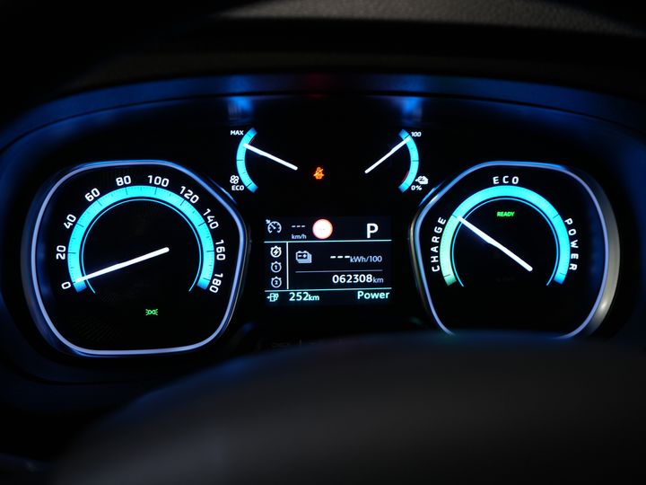 Peugeot e-Expert Van L2 75 кВт/год 330 км WLTP Швидка зарядка/ Сидіння/ Навігація/ Carplay/ Камера/ Клімат/ LMV/ Круїз