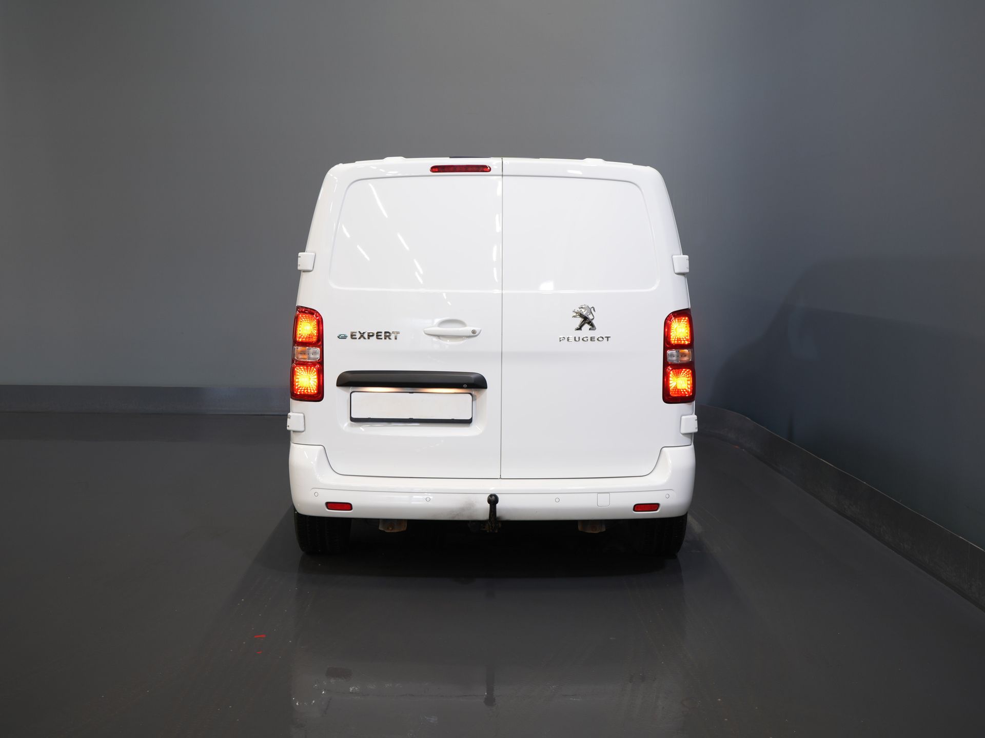Peugeot e-Expert Van L2 75 кВт/год 330 км WLTP Швидка зарядка/ Сидіння/ Навігація/ Carplay/ Камера/ Клімат/ LMV/ Круїз