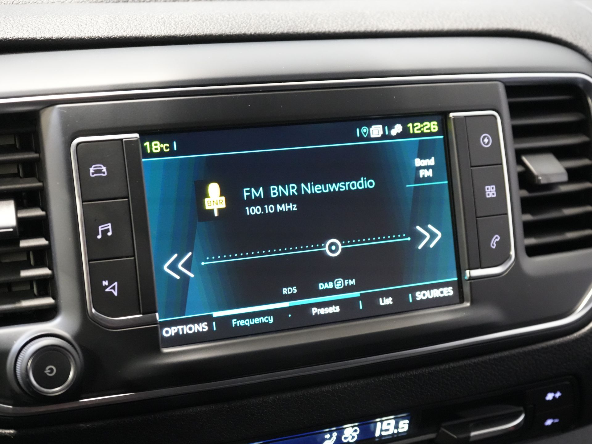 Peugeot e-Expert Van L2 75 кВт/год 330 км WLTP Швидка зарядка/ Сидіння/ Навігація/ Carplay/ Камера/ Клімат/ LMV/ Круїз