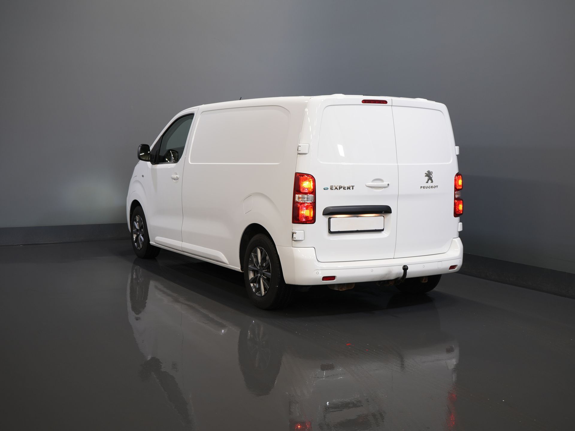 Peugeot e-Expert Van L2 75 кВт/год 330 км WLTP Швидка зарядка/ Сидіння/ Навігація/ Carplay/ Камера/ Клімат/ LMV/ Круїз
