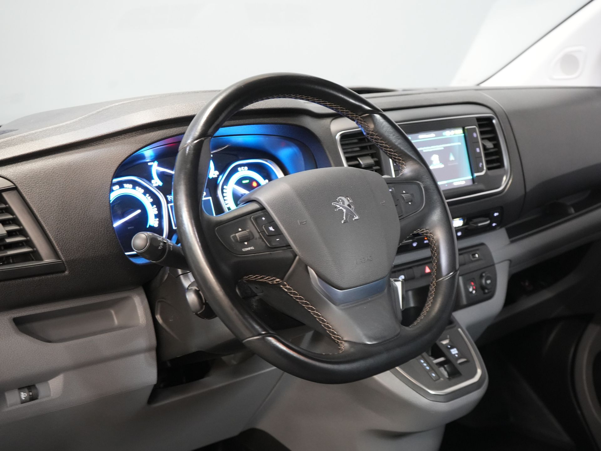 Peugeot e-Expert Van L2 75 кВт/год 330 км WLTP Швидка зарядка/ Сидіння/ Навігація/ Carplay/ Камера/ Клімат/ LMV/ Круїз