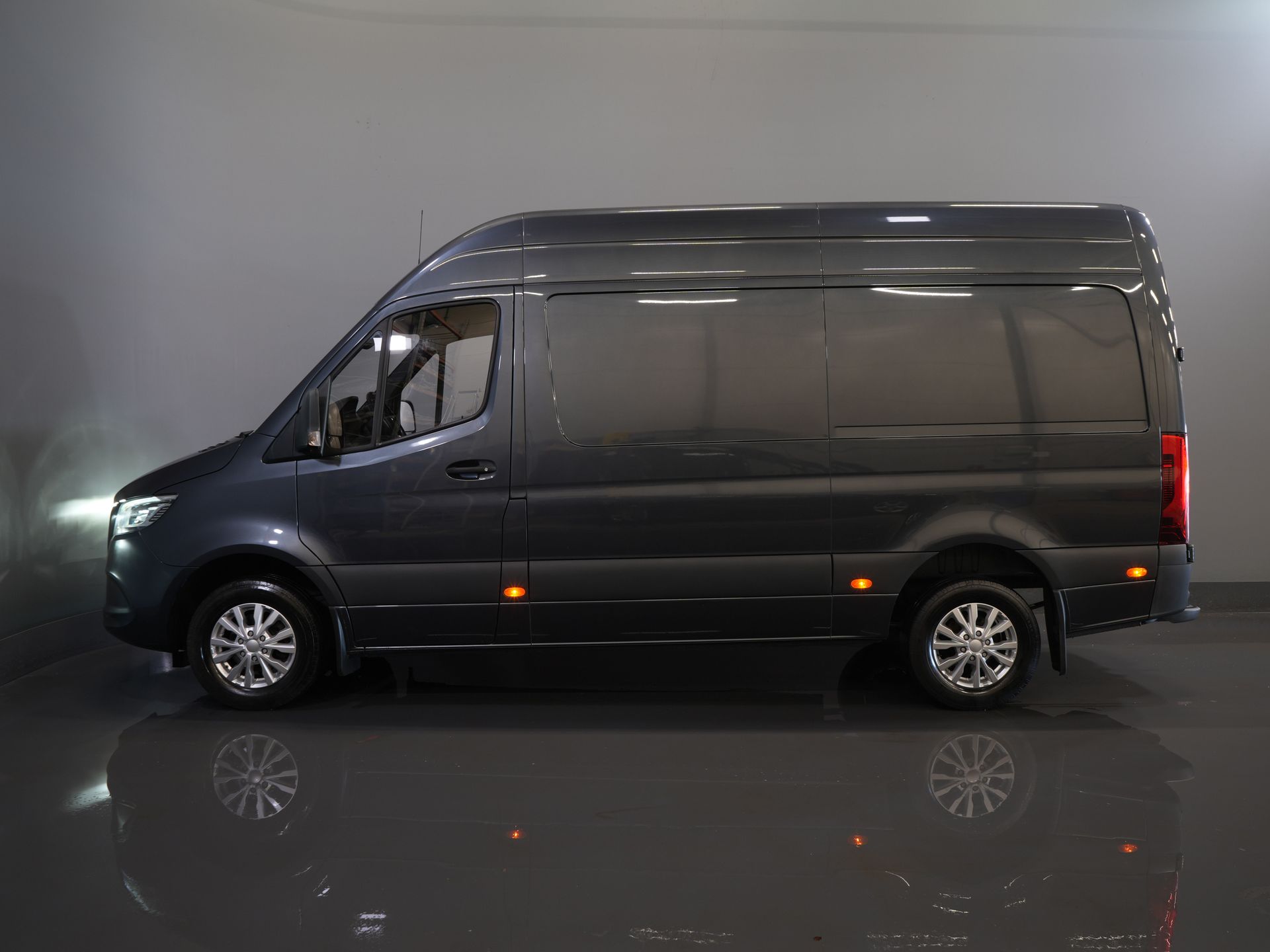 Mercedes-Benz Sprinter Van 317 CDI Aut. L2H2 LED/ Адапт.круїз/ Підігрів підставки/ Підігрів сидінь/ Carplay/ Камера/ Буксирний гак