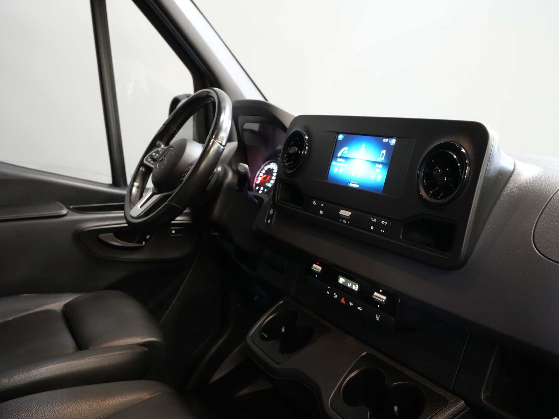 Mercedes-Benz Sprinter Van 317 CDI Aut. L2H2 LED/ Адапт.круїз/ Підігрів підставки/ Підігрів сидінь/ Carplay/ Камера/ Буксирний гак