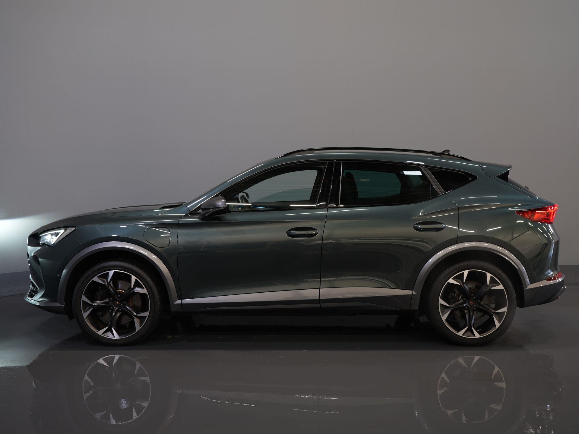 CUPRA Formentor SUV 1.4 e-Hybrid 245 CV VZ Copper Edition Matrix/ Gancio di traino/ Adapt.Cruise/ Sedili riscaldati/ Volante riscaldato/ Navigatore/ Telecamera/ Climatizzatore