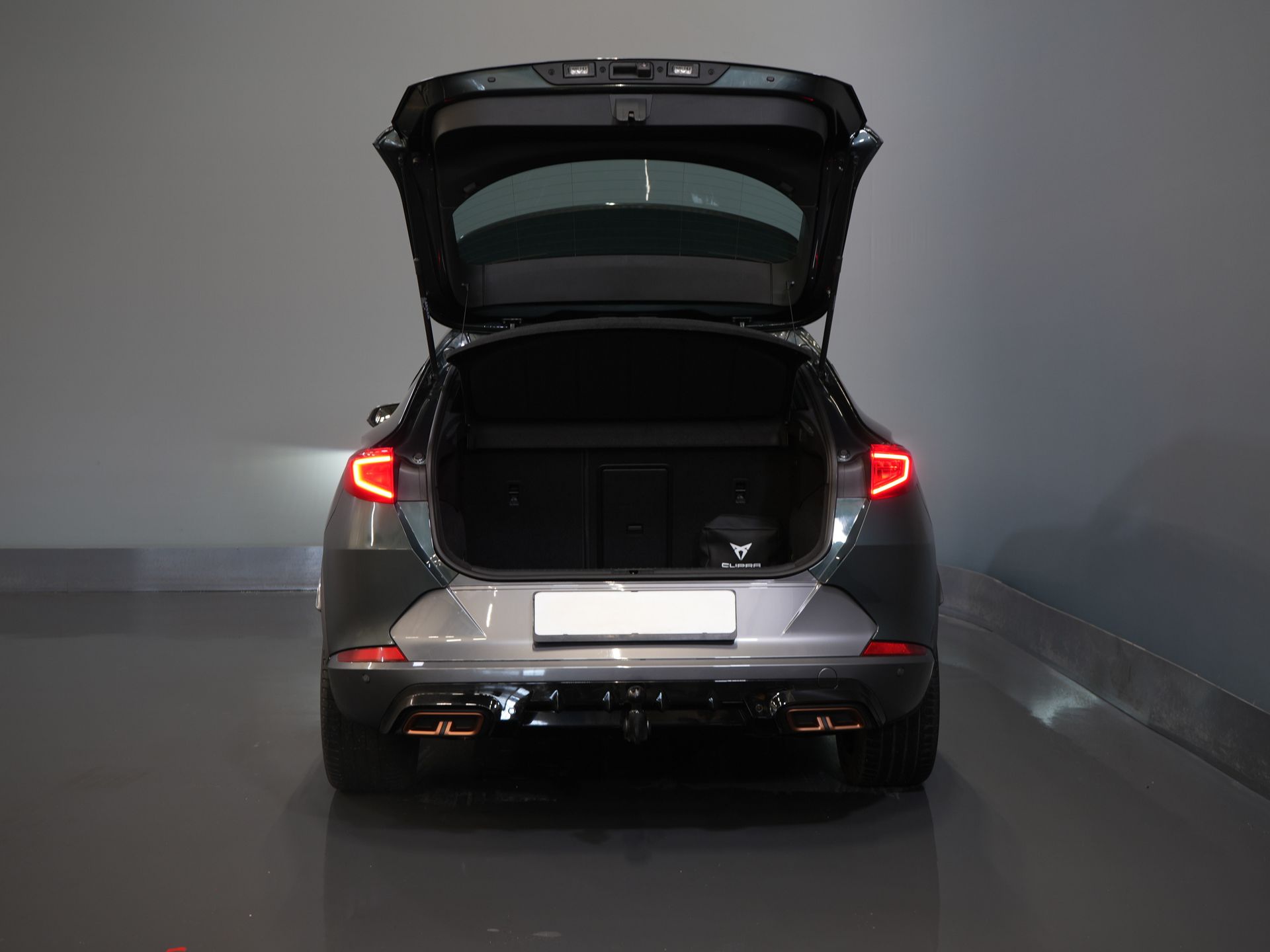 CUPRA Formentor SUV 1.4 e-Hybrid 245 CV VZ Copper Edition Matrix/ Gancio di traino/ Adapt.Cruise/ Sedili riscaldati/ Volante riscaldato/ Navigatore/ Telecamera/ Climatizzatore