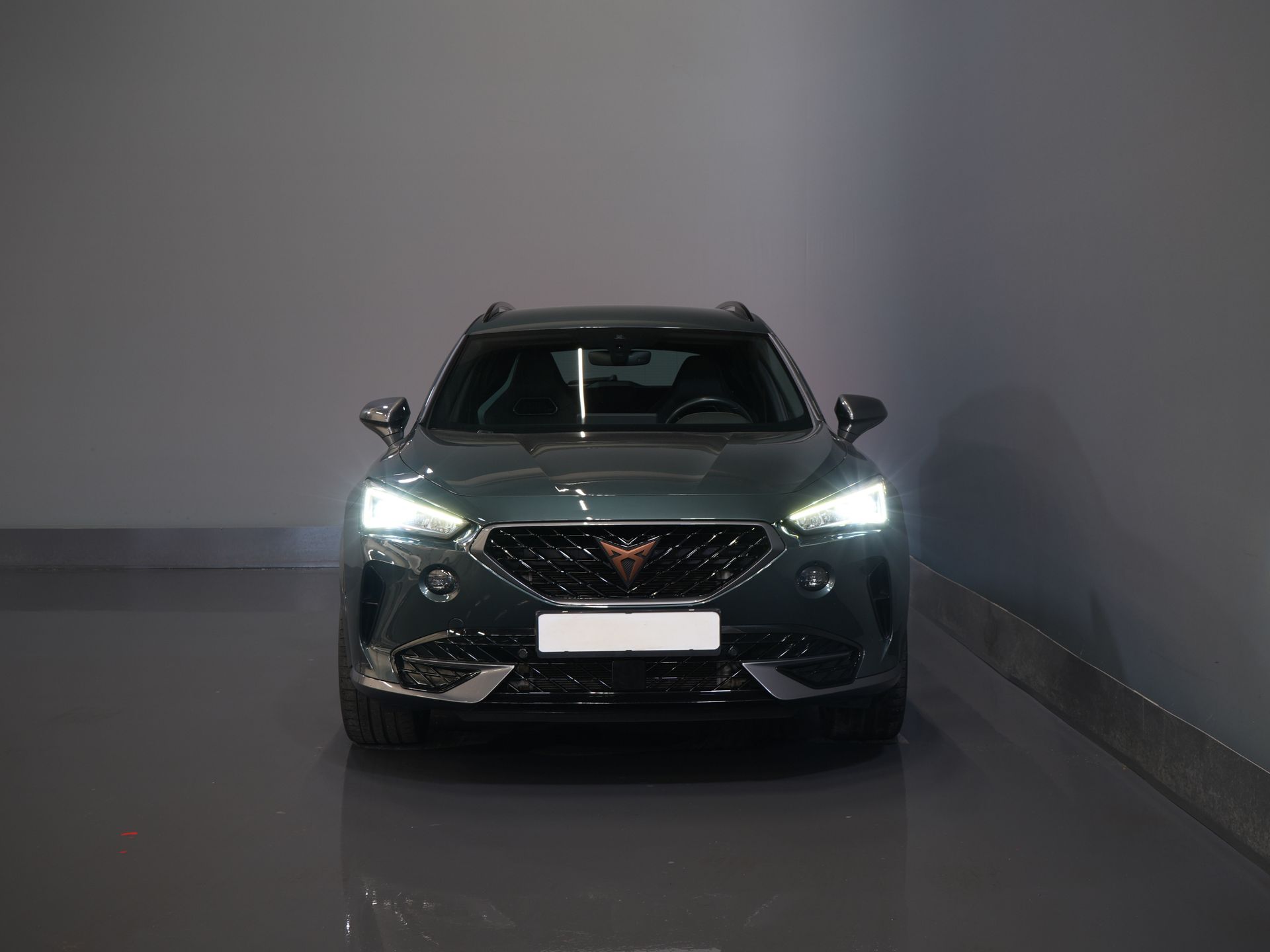 CUPRA Formentor SUV 1.4 e-Hybrid 245 CV VZ Copper Edition Matrix/ Gancio di traino/ Adapt.Cruise/ Sedili riscaldati/ Volante riscaldato/ Navigatore/ Telecamera/ Climatizzatore