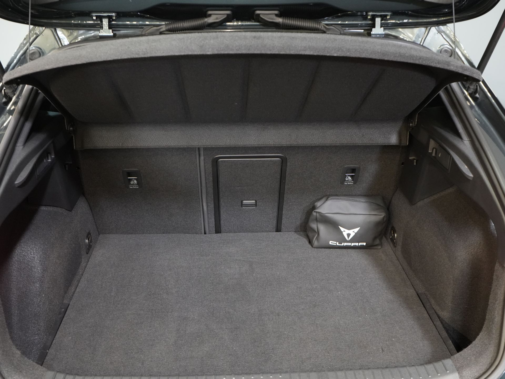 CUPRA Formentor SUV 1.4 e-Hybrid 245 CV VZ Copper Edition Matrix/ Gancio di traino/ Adapt.Cruise/ Sedili riscaldati/ Volante riscaldato/ Navigatore/ Telecamera/ Climatizzatore