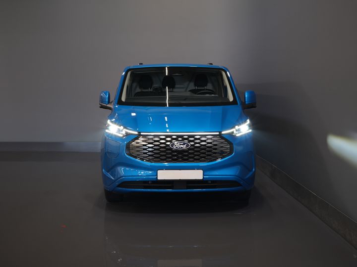 Ford E-Transit Custom Furgoneta 340 65 kWh 330 km WLTP L2 Garanție limitată 5 ani/ 2,3 t Capacitate de remorcare/ Încărcător rapid/ Matrix LED/ B&O/ Adapt.Cruise/ Încălzitor de standby/ Carplay