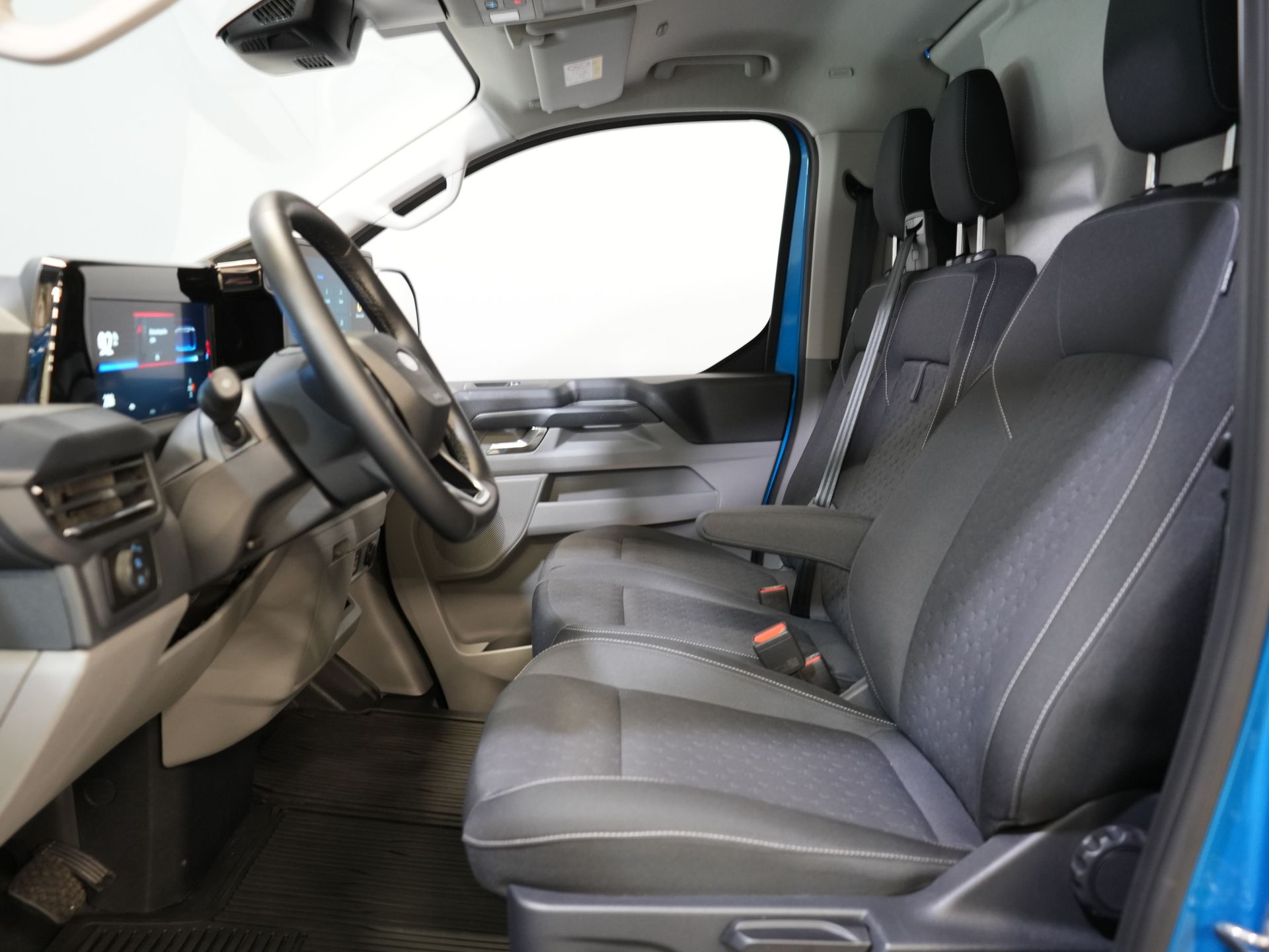 Ford E-Transit Custom Furgoneta 340 65 kWh 330 km WLTP L2 Garanție limitată 5 ani/ 2,3 t Capacitate de remorcare/ Încărcător rapid/ Matrix LED/ B&O/ Adapt.Cruise/ Încălzitor de standby/ Carplay