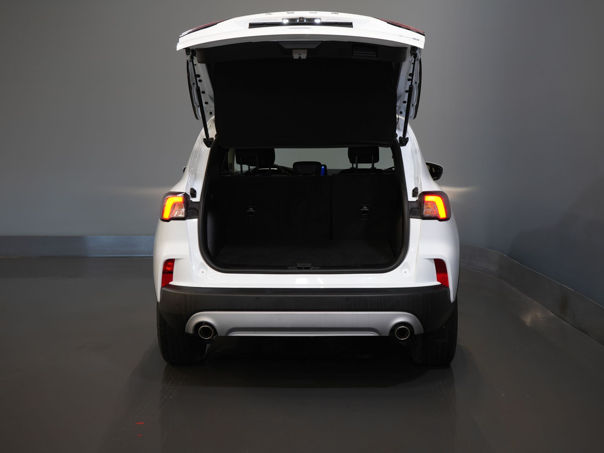 Ford Kuga SUV 2.5 PHEV 225 CV Titanium Navi/ Carplay/ Asientos calefactables/ Volante calefactable/ Cámara/ PDC/ Climatizador