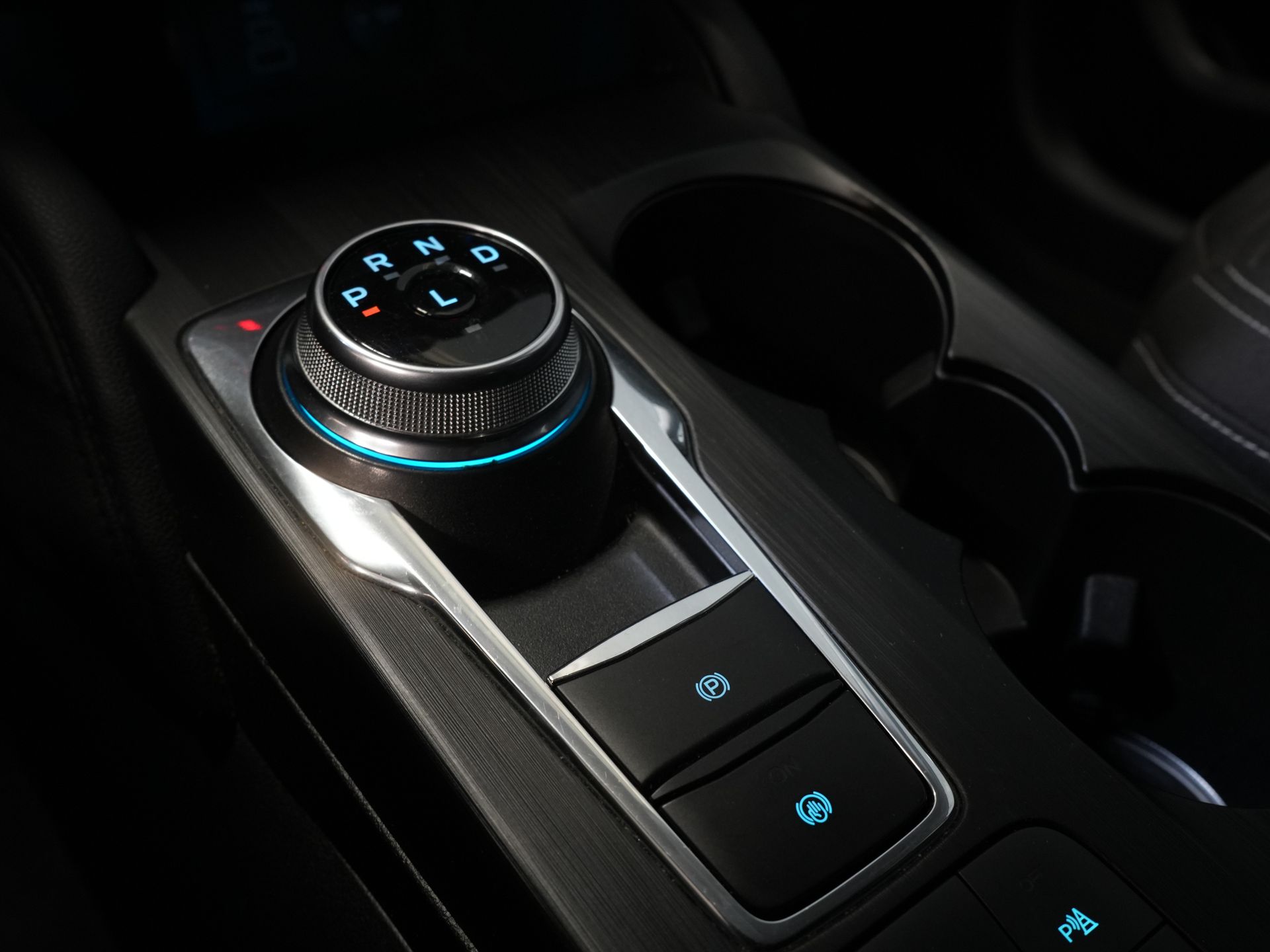 Ford Kuga SUV 2.5 PHEV 225 CV Titanium Navi/ Carplay/ Asientos calefactables/ Volante calefactable/ Cámara/ PDC/ Climatizador