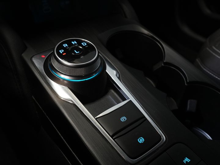 Ford Kuga SUV 2.5 PHEV 225 CV Titanium Navi/ Carplay/ Asientos calefactables/ Volante calefactable/ Cámara/ PDC/ Climatizador