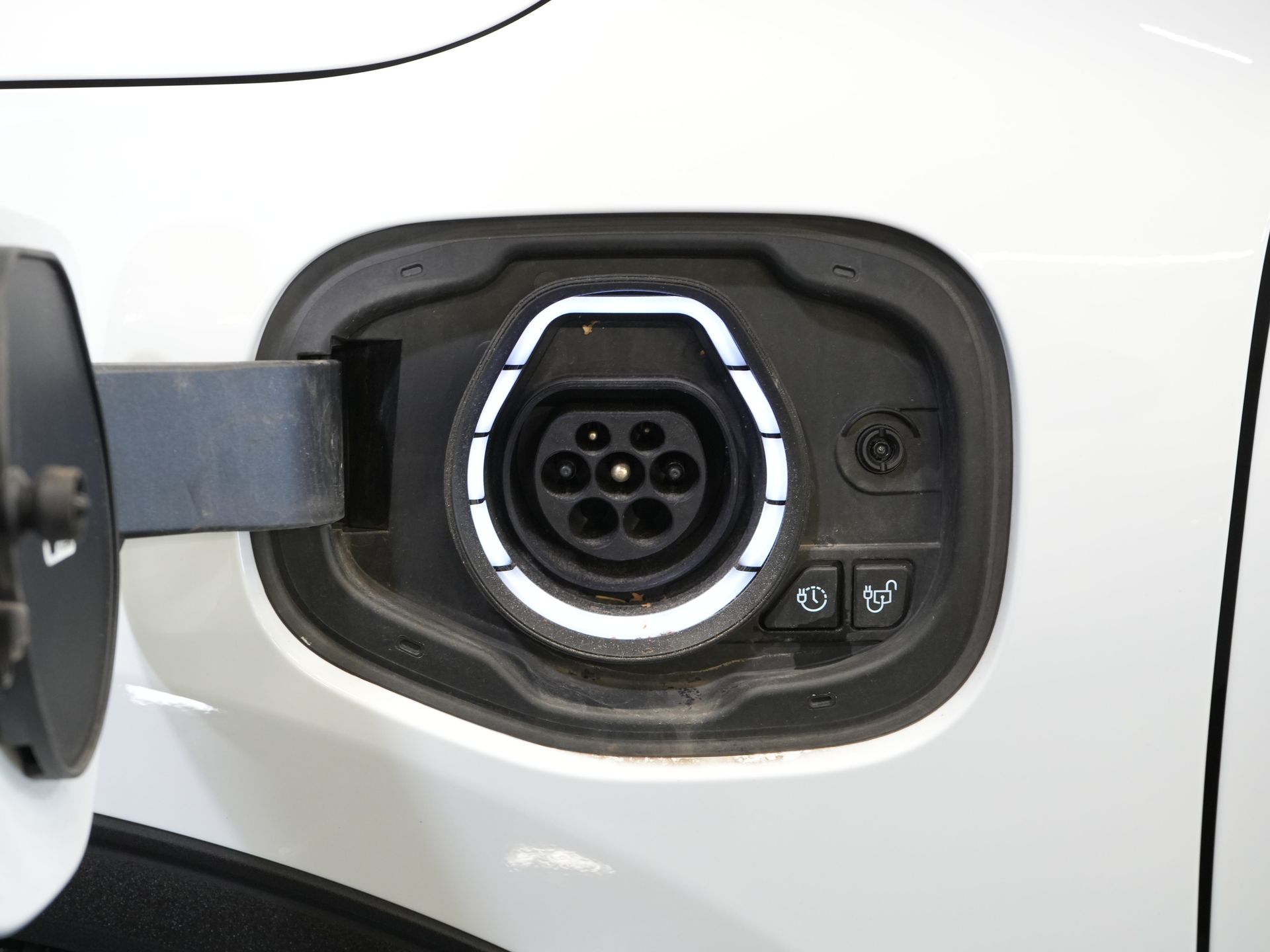 Ford Kuga SUV 2.5 PHEV 225 CV Titanium Navi/ Carplay/ Asientos calefactables/ Volante calefactable/ Cámara/ PDC/ Climatizador