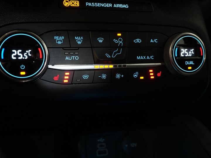 Ford Kuga SUV 2.5 PHEV 225 CV Titanium Navi/ Carplay/ Asientos calefactables/ Volante calefactable/ Cámara/ PDC/ Climatizador