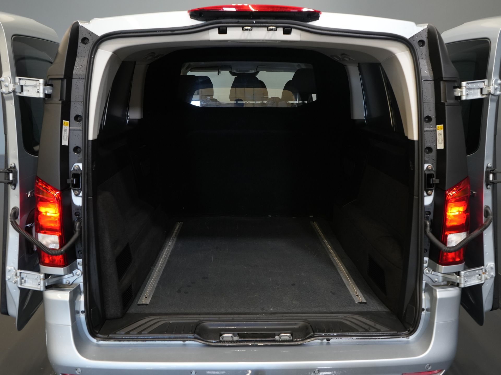 Mercedes-Benz Vito Bestelbus 116 CDI Aut. L3 DC Dubbel Cabine BPM VRIJ! 6 Pers./ 2xSchuifdeur/ LED/ Stoelverw./ 270Gr. Deuren/ Carplay/ Camera/ Cruise/ Trekh