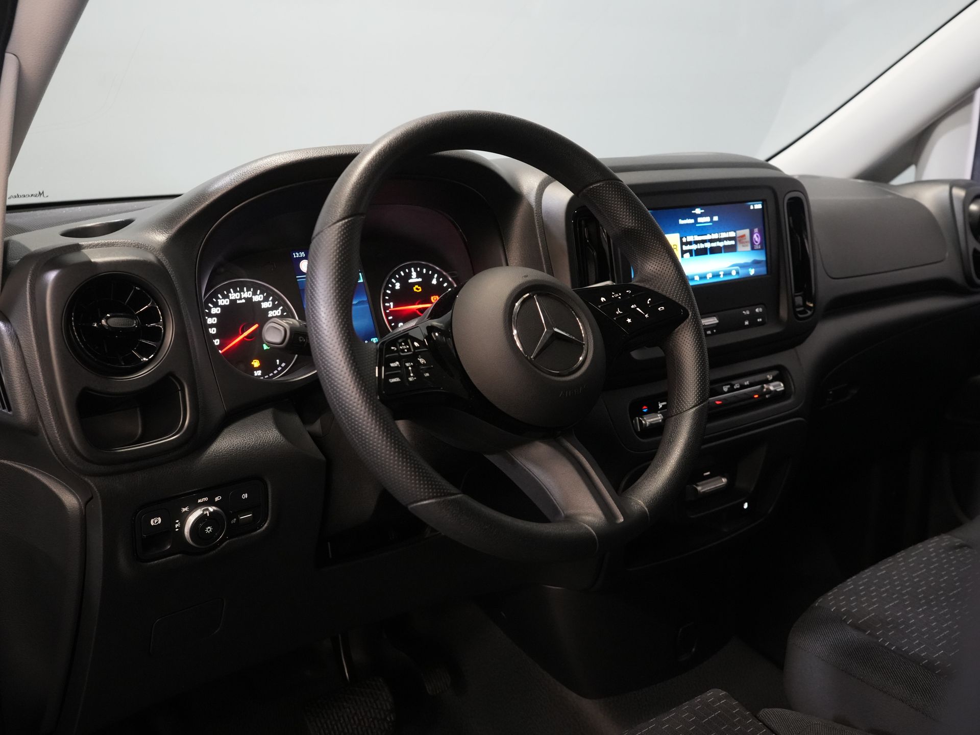 Mercedes-Benz Vito Bestelbus 116 CDI Aut. L3 DC Dubbel Cabine BPM VRIJ! 6 Pers./ 2xSchuifdeur/ LED/ Stoelverw./ 270Gr. Deuren/ Carplay/ Camera/ Cruise/ Trekh