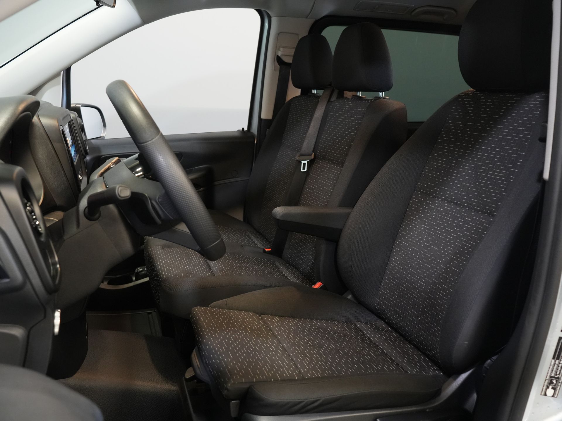 Mercedes-Benz Vito Bestelbus 116 CDI Aut. L3 DC Dubbel Cabine BPM VRIJ! 6 Pers./ 2xSchuifdeur/ LED/ Stoelverw./ 270Gr. Deuren/ Carplay/ Camera/ Cruise/ Trekh