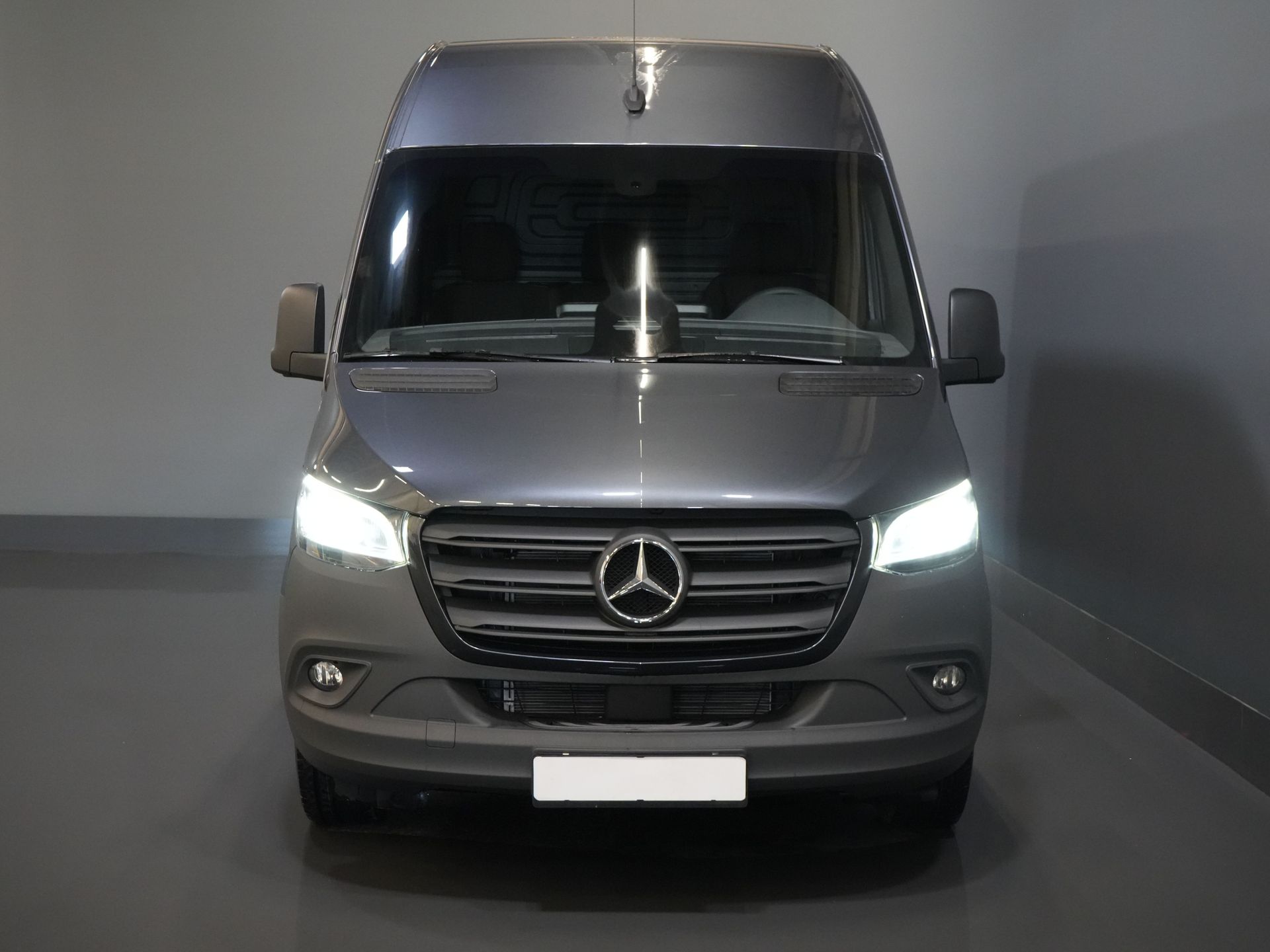 Mercedes-Benz Sprinter Van 319 Aut. L2H2 BPM FREE Select LED/ 3.5t Towing device/ Gev.Seats/ Camera/ Cruise