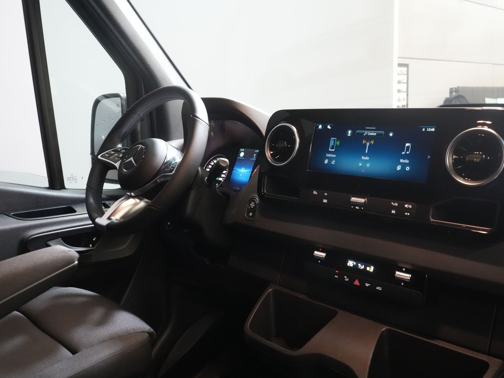 Mercedes-Benz Sprinter Van 319 Aut. L2H2 BPM FREE Select LED/ 3.5t Towing device/ Gev.Seats/ Camera/ Cruise