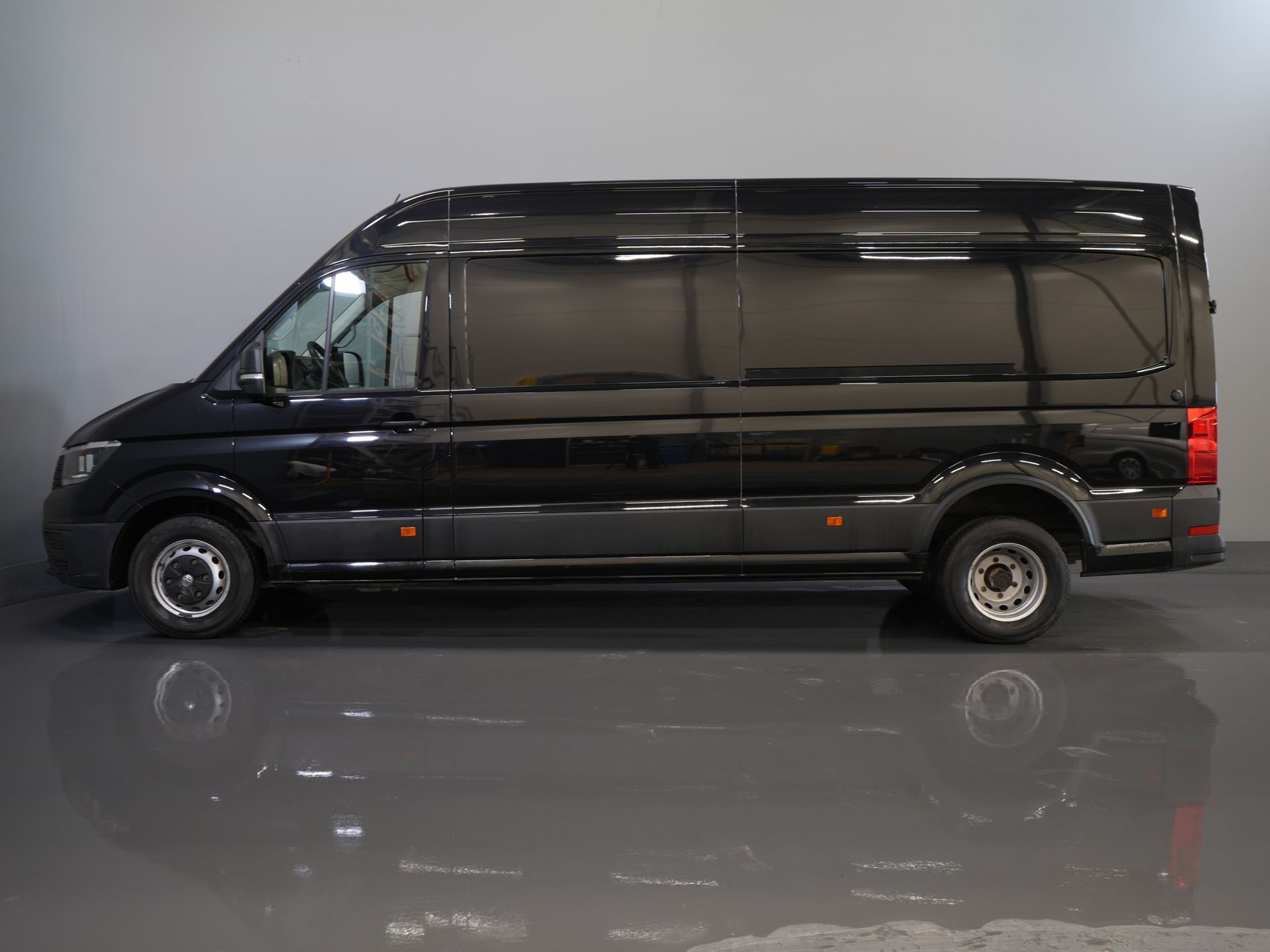 Volkswagen Crafter Van 50 2.0 TDI 180 hp Aut DSG L4H3 BPM FREE! Dual Air/ 270Gr.Doors/ Gev.Stoel/ Carplay/ Navi/ Camera/ Cruise/ PDC/ Towbar