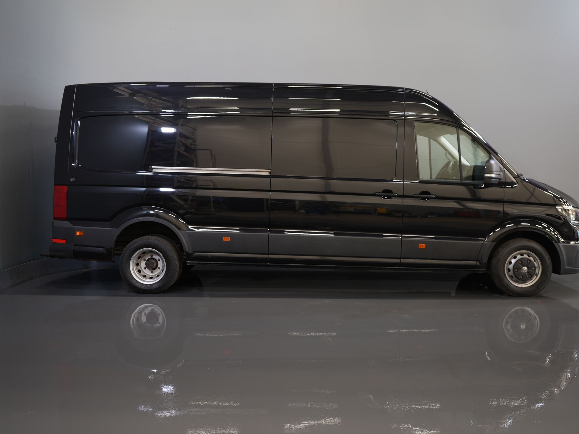 Volkswagen Crafter Van 50 2.0 TDI 180 hp Aut DSG L4H3 BPM FREE! Dual Air/ 270Gr.Doors/ Gev.Stoel/ Carplay/ Navi/ Camera/ Cruise/ PDC/ Towbar