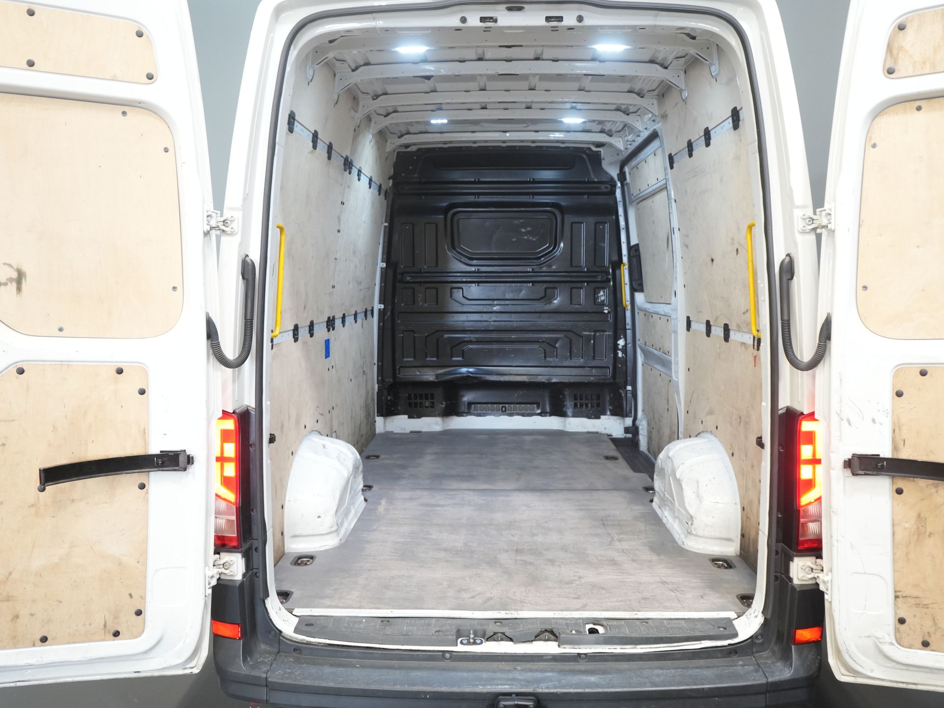 MAN TGE Lieferwagen 3.140 140 PS 2.0 TDI DSG Aut. L3H3 EXPORT 270Gr. Türen/ Sicherheitsgurt/ Navi/ Carplay/ Kamera/ Tempomat/ Anhängerkupplung/ Klimaanlage