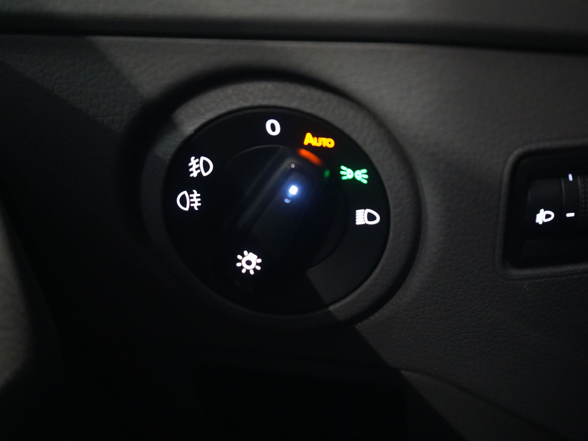 MAN TGE Lieferwagen 3.140 140 PS 2.0 TDI DSG Aut. L3H3 EXPORT 270Gr. Türen/ Sicherheitsgurt/ Navi/ Carplay/ Kamera/ Tempomat/ Anhängerkupplung/ Klimaanlage