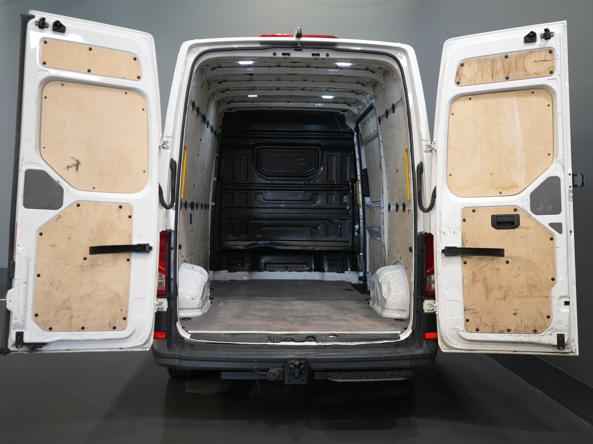 MAN TGE Lieferwagen 3.140 140 PS 2.0 TDI DSG Aut. L3H3 EXPORT 270Gr. Türen/ Sicherheitsgurt/ Navi/ Carplay/ Kamera/ Tempomat/ Anhängerkupplung/ Klimaanlage