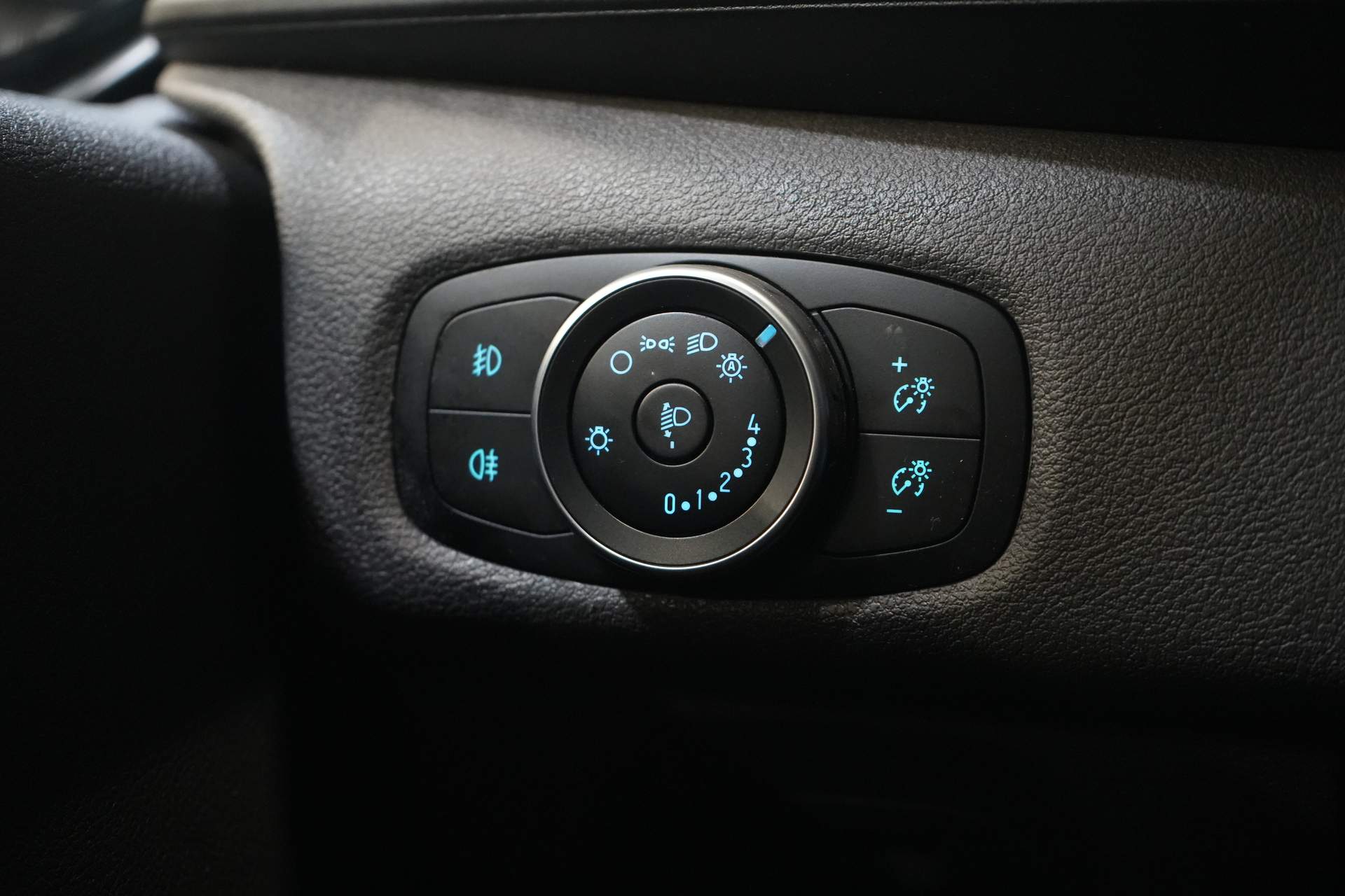 Ford Transit Custom Van 2.0 TDCI 130 cv Aut DC Doppia Cabina Limited 2x Porta scorrevole/ CarPlay/ Seatverw./ Cruise/ LMV/ Navi/ Cruise/ PDC