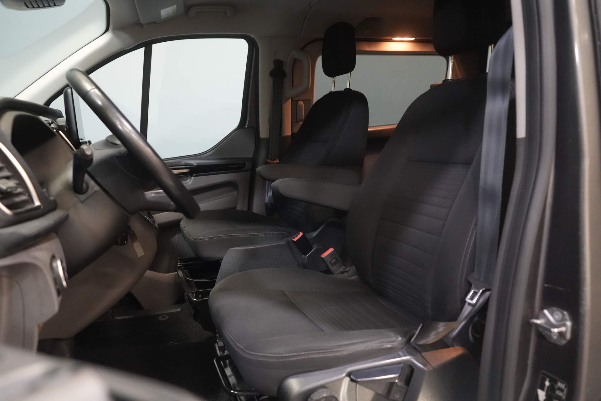 Ford Transit Custom Van 2.0 TDCI 130 cv Aut DC Doppia Cabina Limited 2x Porta scorrevole/ CarPlay/ Seatverw./ Cruise/ LMV/ Navi/ Cruise/ PDC