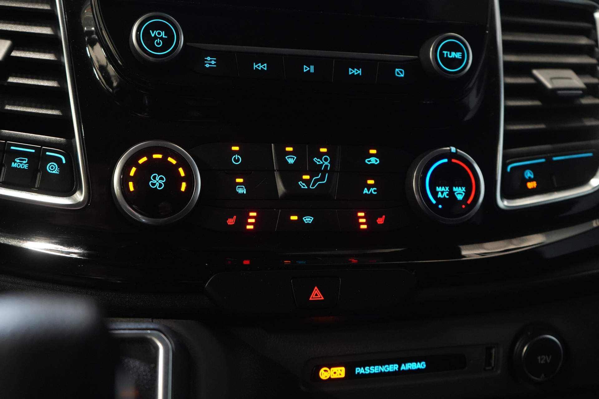 Ford Transit Custom Van 2.0 TDCI 130 cv Aut DC Doppia Cabina Limited 2x Porta scorrevole/ CarPlay/ Seatverw./ Cruise/ LMV/ Navi/ Cruise/ PDC