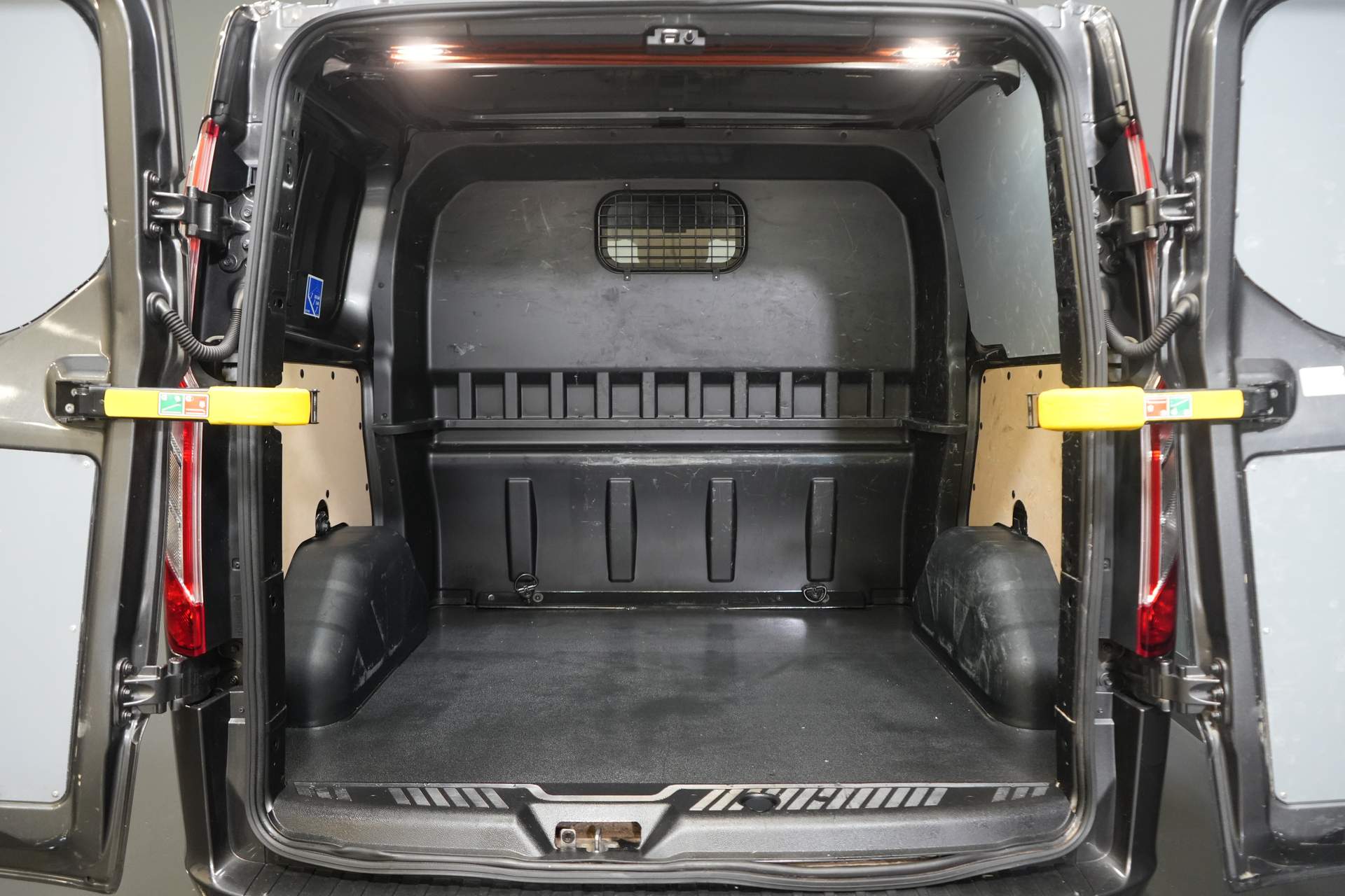 Ford Transit Custom Van 2.0 TDCI 130 cv Aut DC Doppia Cabina Limited 2x Porta scorrevole/ CarPlay/ Seatverw./ Cruise/ LMV/ Navi/ Cruise/ PDC