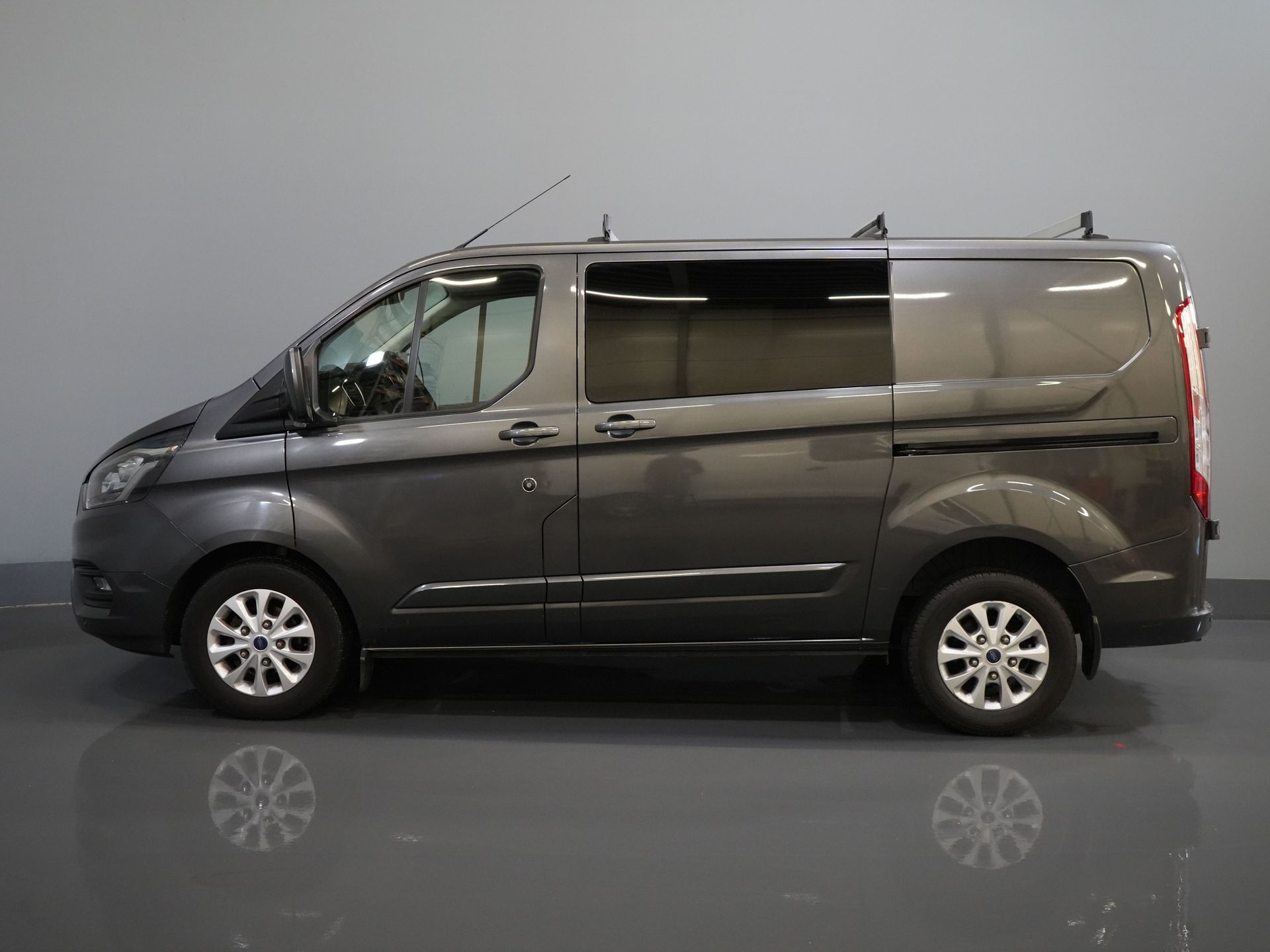 Ford Transit Custom Van 2.0 TDCI 130 hp Aut DC Double Cab Limited 2x Sliding door/ CarPlay/ Seatverw./ Cruise/ LMV/ Navi/ Cruise/ PDC