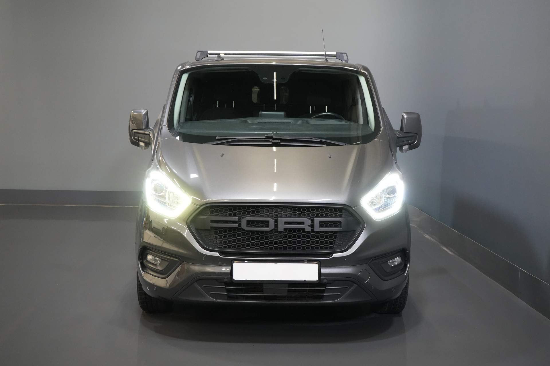 Ford Transit Custom Van 2.0 TDCI 130 cv Aut DC Doppia Cabina Limited 2x Porta scorrevole/ CarPlay/ Seatverw./ Cruise/ LMV/ Navi/ Cruise/ PDC