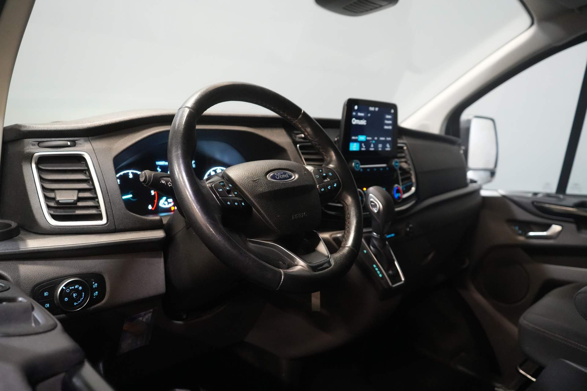Ford Transit Custom Van 2.0 TDCI 130 cv Aut DC Doppia Cabina Limited 2x Porta scorrevole/ CarPlay/ Seatverw./ Cruise/ LMV/ Navi/ Cruise/ PDC