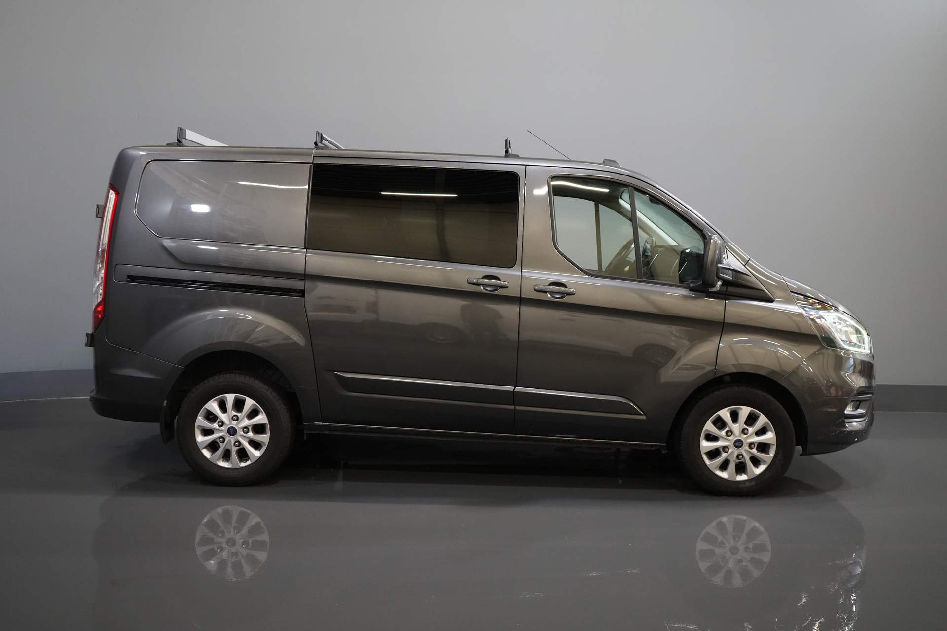 Ford Transit Custom Van 2.0 TDCI 130 cv Aut DC Doppia Cabina Limited 2x Porta scorrevole/ CarPlay/ Seatverw./ Cruise/ LMV/ Navi/ Cruise/ PDC