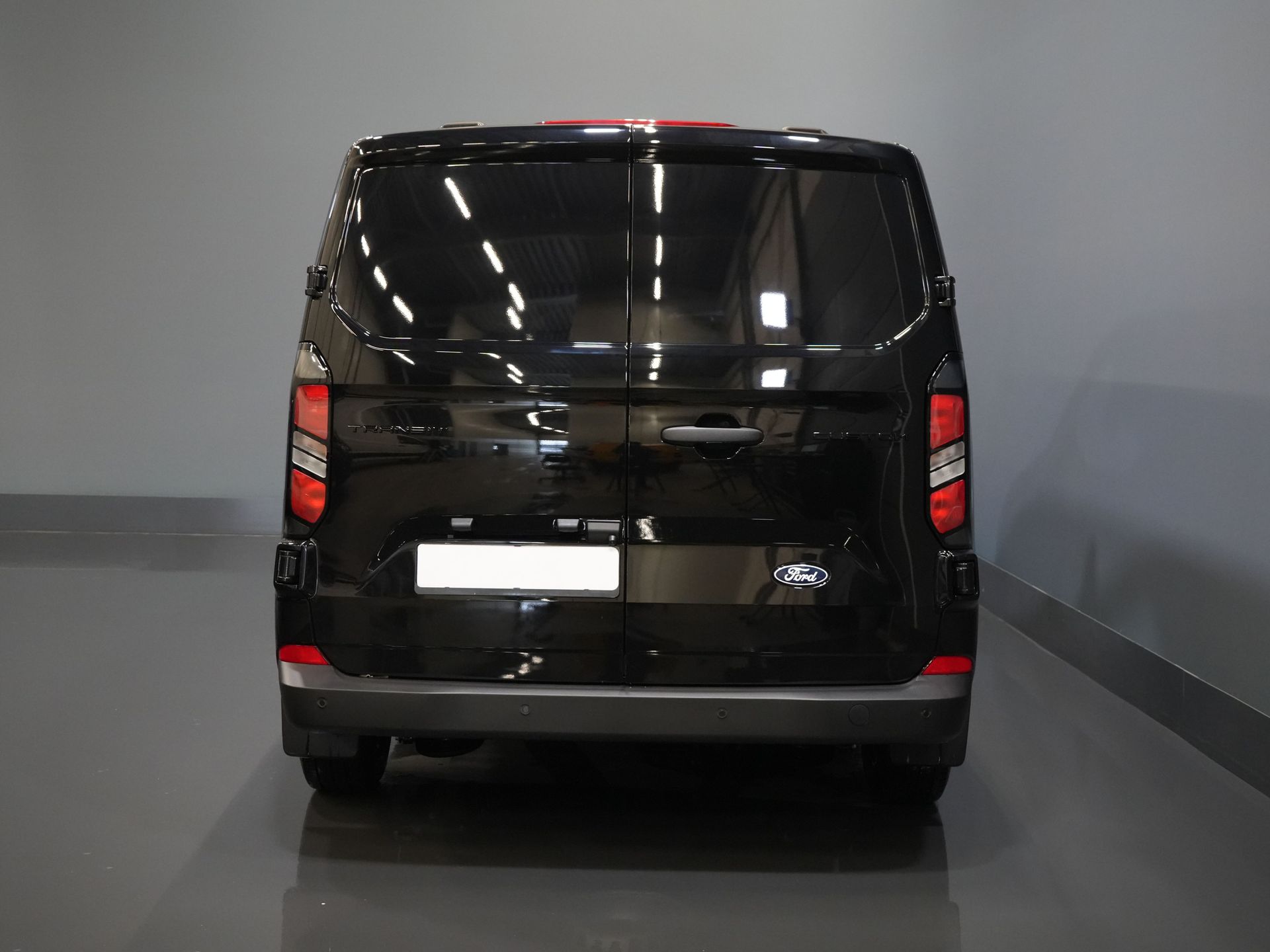Ford Transit Custom Van 2.0 TDCI 135 к.с. Авт. L2 BPM БЕЗКОШТОВНО! 5J/ 200 000 км гарантії/ 2x зсувні двері/ 2.8т буксирувальний підсилювач/ Підігрів сидінь/ Carplay/ LED/ Камера/ PDC/... 