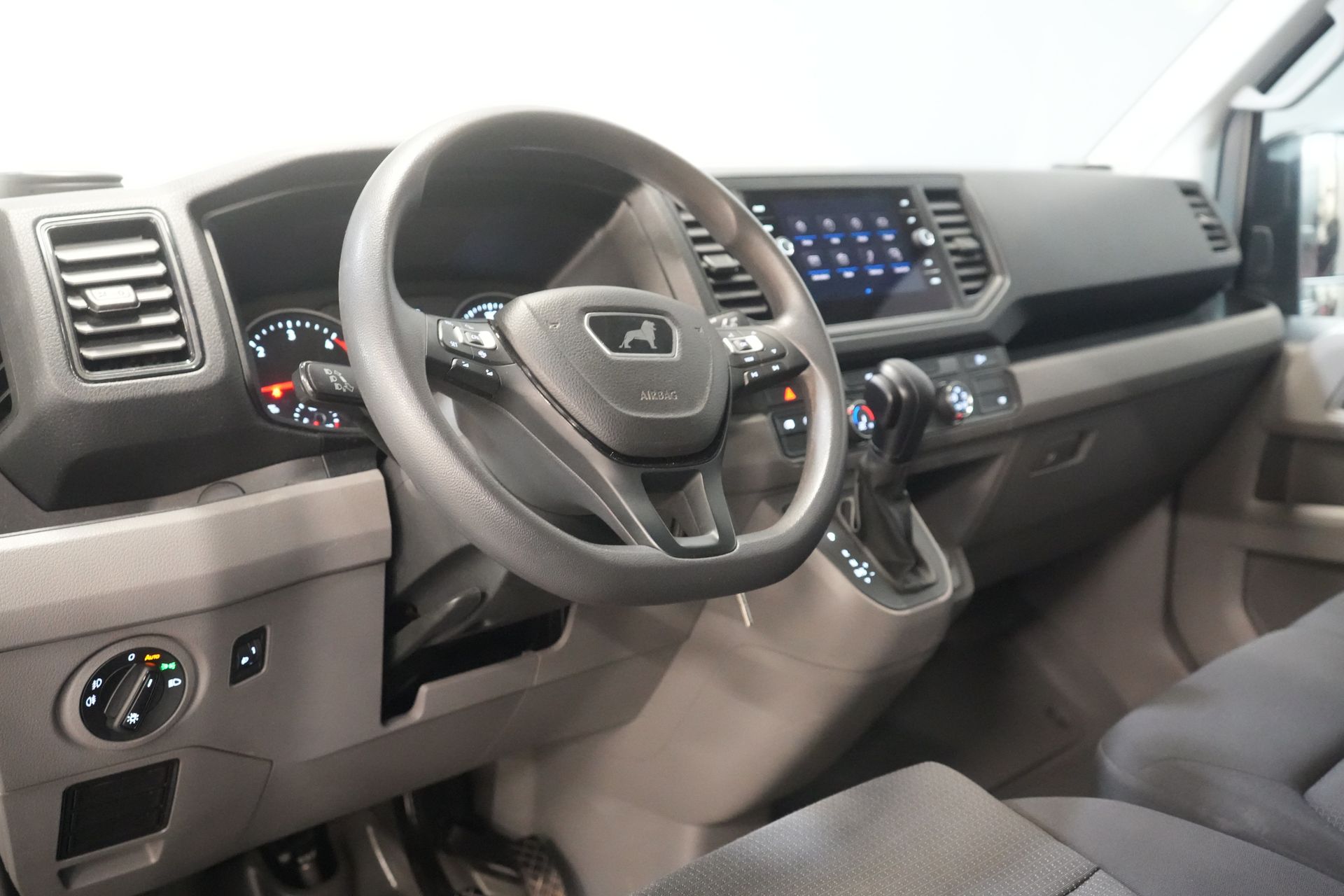 MAN TGE Van 35 2.0 140 CP DSG Aut. L3H3 hayon/ 270Gr. uși/ Gev.stoel/ Carplay/ Cameră/ Cruise