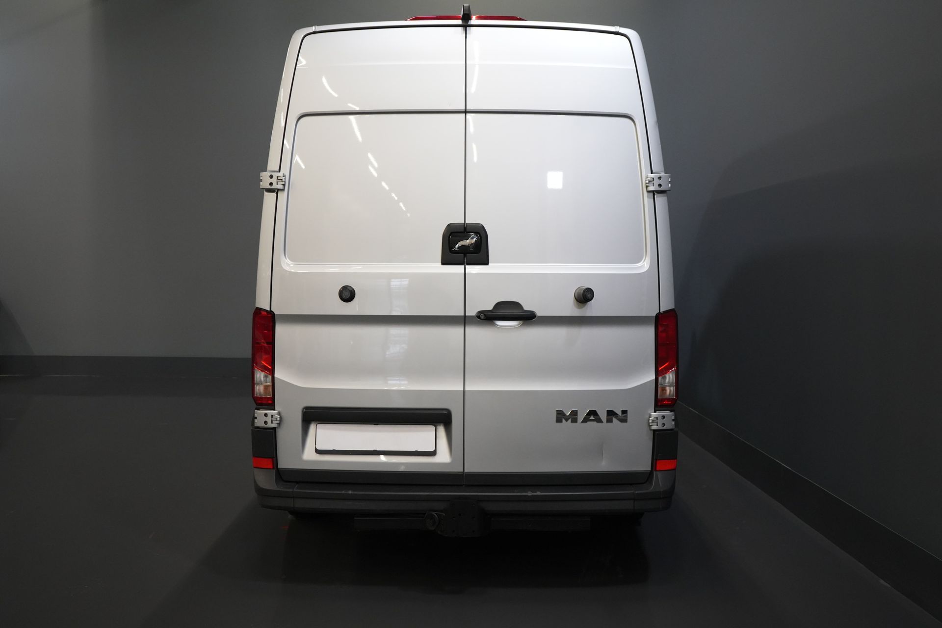 MAN TGE Van 35 2.0 140 CP DSG Aut. L3H3 hayon/ 270Gr. uși/ Gev.stoel/ Carplay/ Cameră/ Cruise