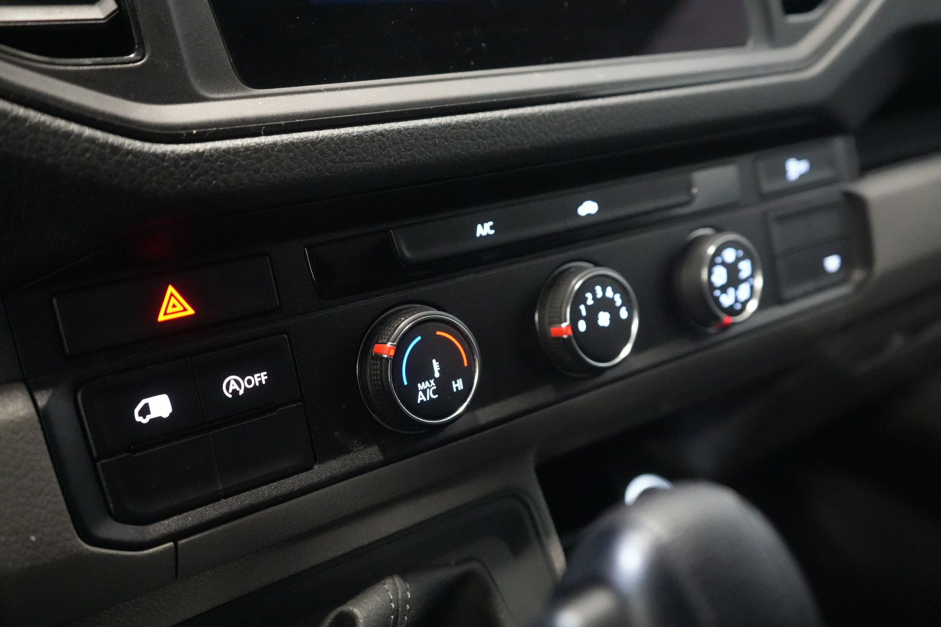 MAN TGE Van 35 2.0 140 CP DSG Aut. L3H3 hayon/ 270Gr. uși/ Gev.stoel/ Carplay/ Cameră/ Cruise