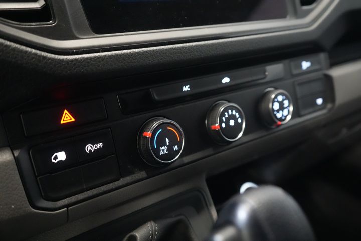 MAN TGE Van 35 2.0 140 CP DSG Aut. L3H3 hayon/ 270Gr. uși/ Gev.stoel/ Carplay/ Cameră/ Cruise