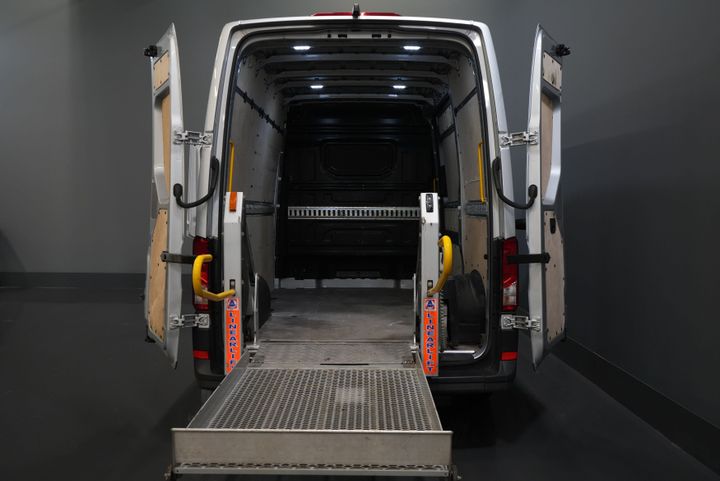 MAN TGE Van 35 2.0 140 CP DSG Aut. L3H3 hayon/ 270Gr. uși/ Gev.stoel/ Carplay/ Cameră/ Cruise