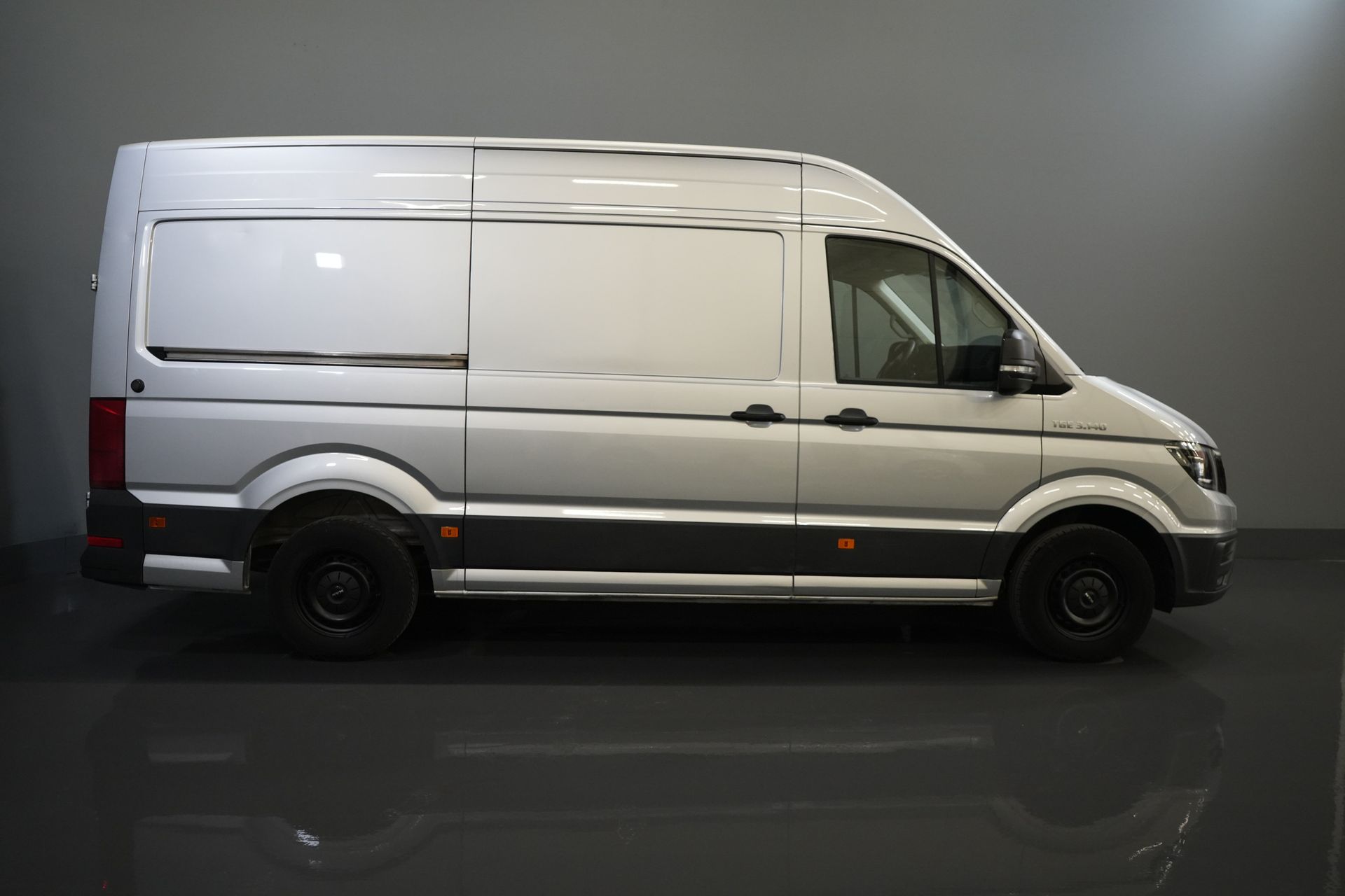 MAN TGE Van 35 2.0 140 CP DSG Aut. L3H3 hayon/ 270Gr. uși/ Gev.stoel/ Carplay/ Cameră/ Cruise