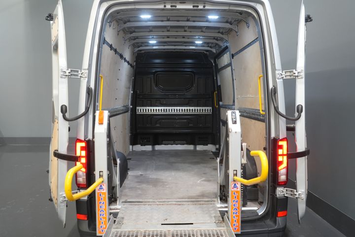 MAN TGE Van 35 2.0 140 CP DSG Aut. L3H3 hayon/ 270Gr. uși/ Gev.stoel/ Carplay/ Cameră/ Cruise